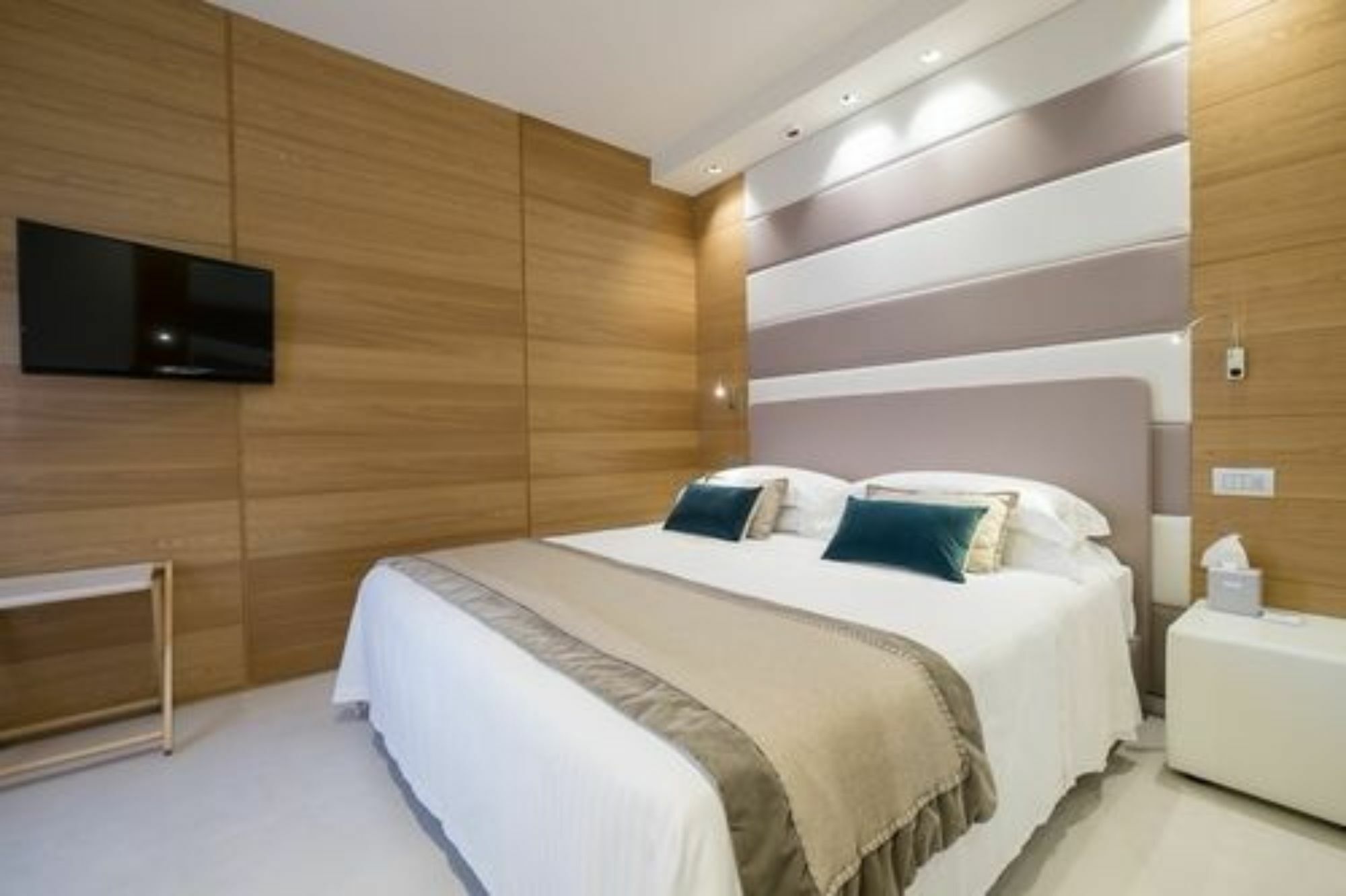 Metropol Ceccarini Suite - Luxury Apartments リッチョーネ エクステリア 写真